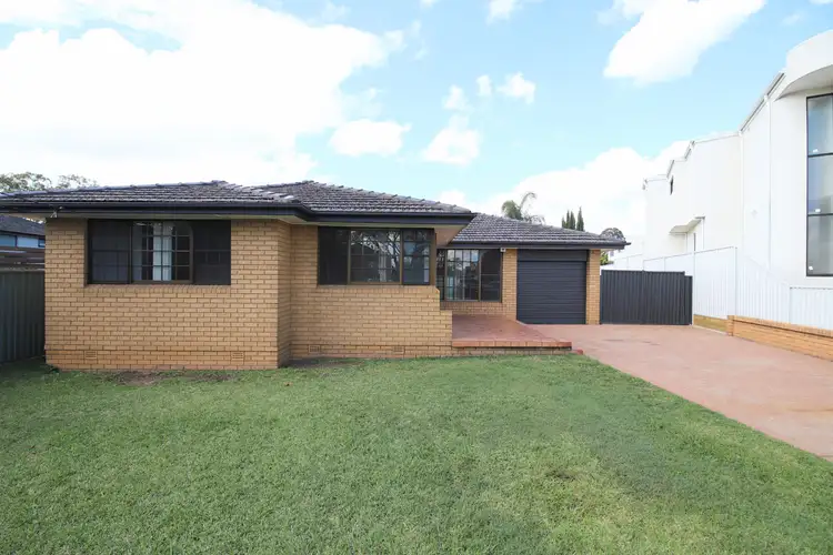 7 Kurrajong Avenue
