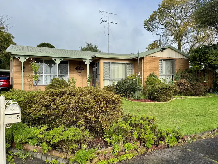 5 Yinnar Street