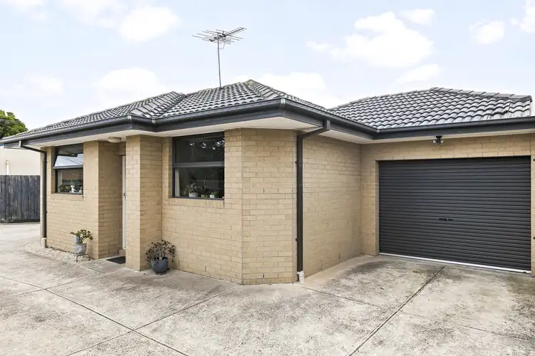 8 Bruce Street