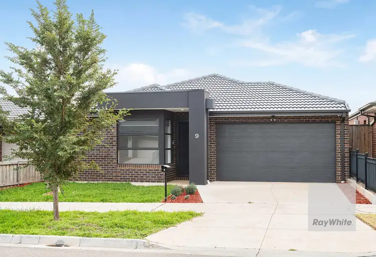 9 Earhart Street