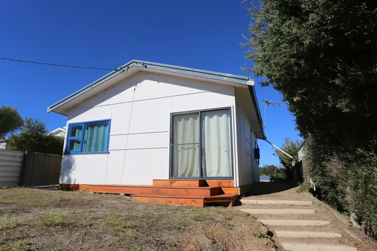 2 Daphne Street