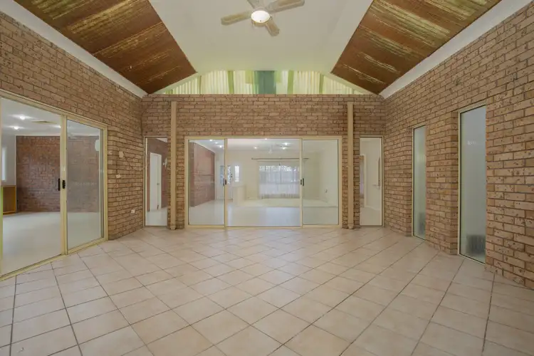 5 Baronet Close