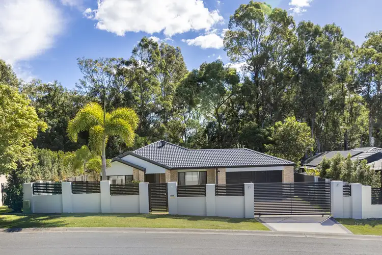 12 Greenbank Circuit