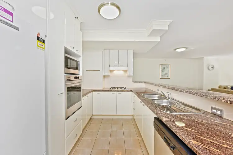 140/158 Day Street