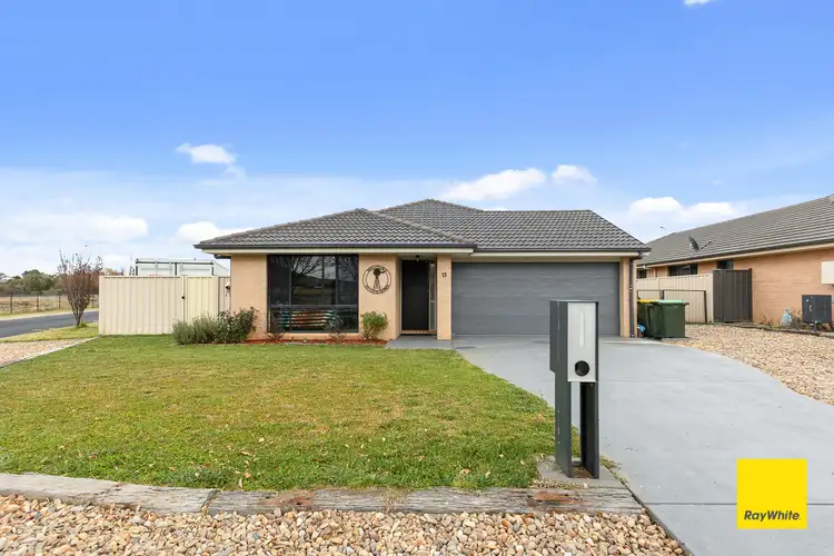 13 Deniston Circuit