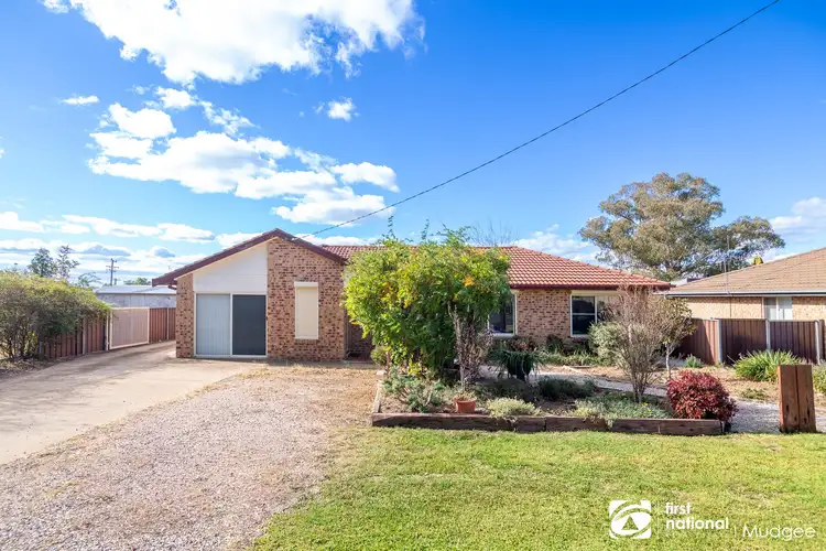 8 Blackman Crescent