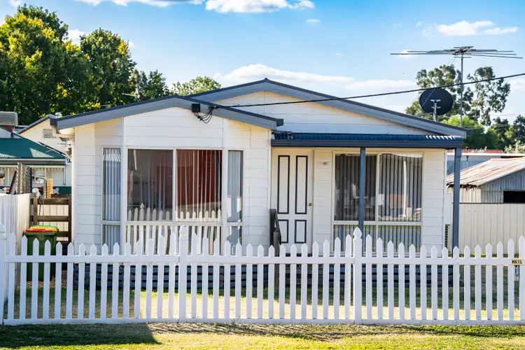 18 Henty Street