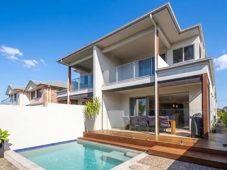 10 Vaggelas Crescent