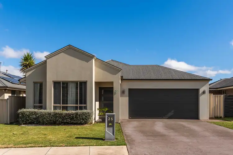 25 Moonstone Drive