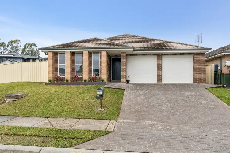 2 Norman Clark Crescent