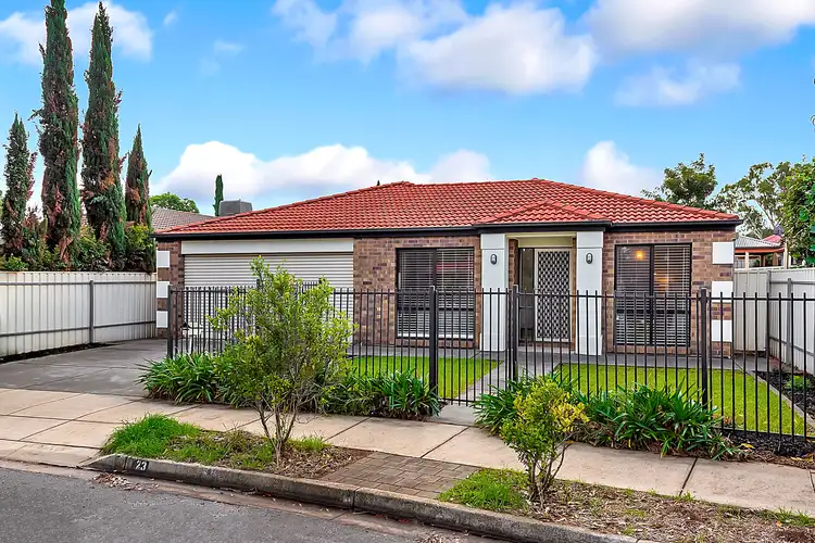 23 Woodyates Avenue