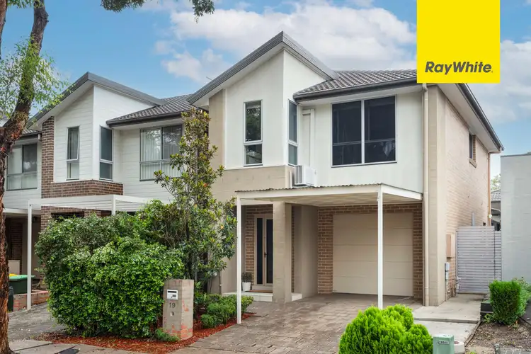 19 Cobden Parkes Cres
