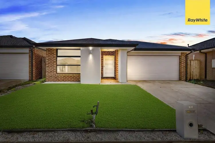 25 Dickens Street