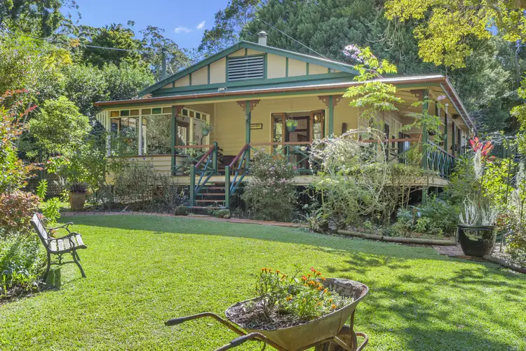 7 Knoll Road