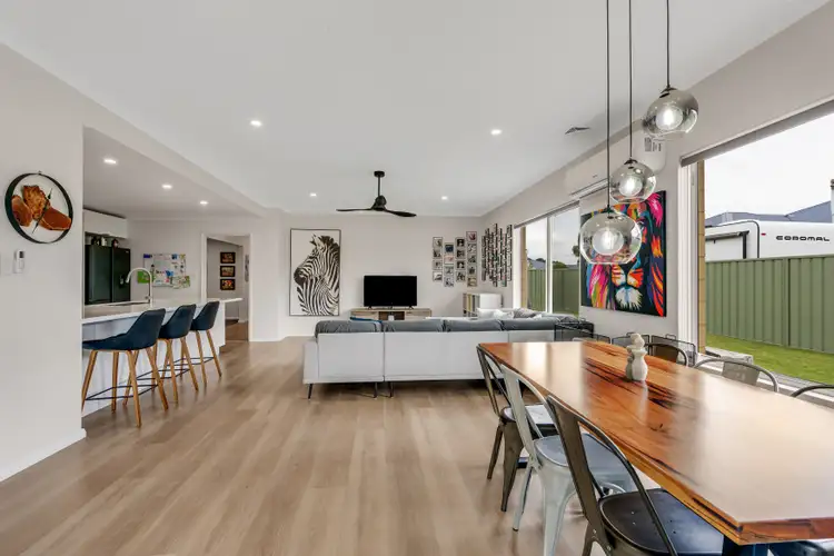 5 Ross Way