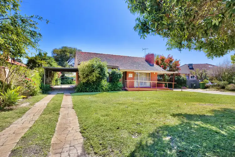 12 Bradshaw Crescent