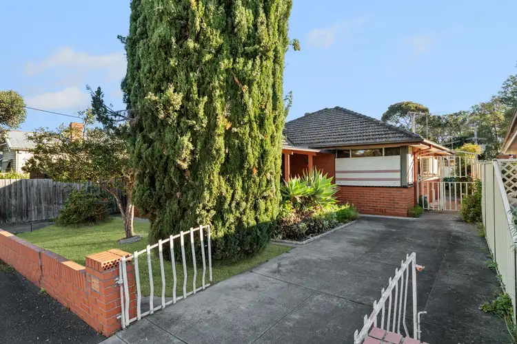31 Deakin Street