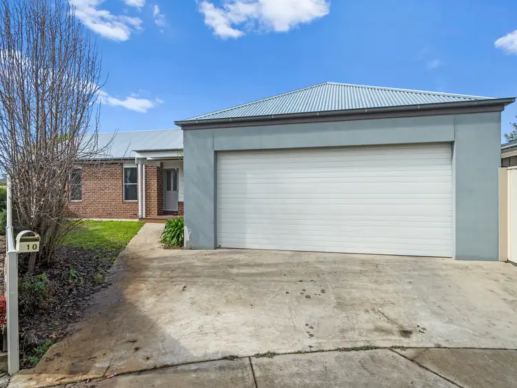 10 Herons Court