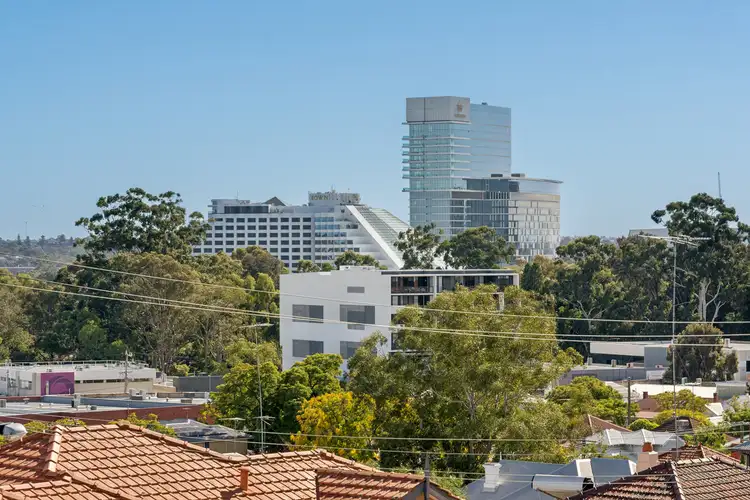 22/8 Hampton Street