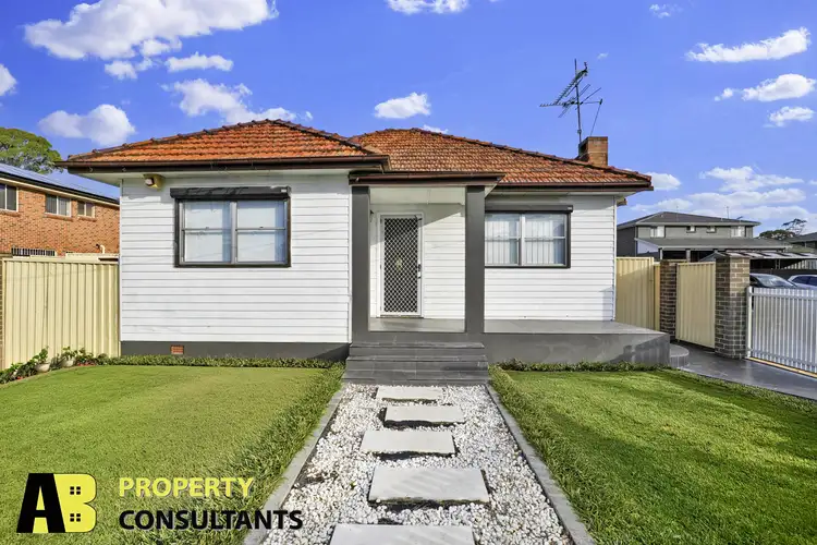 16 Kurrajong Avenue