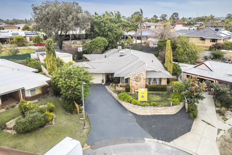 8 Hawk Close