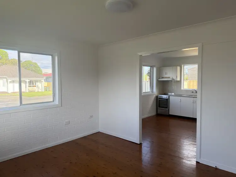 9A Woodford Avenue