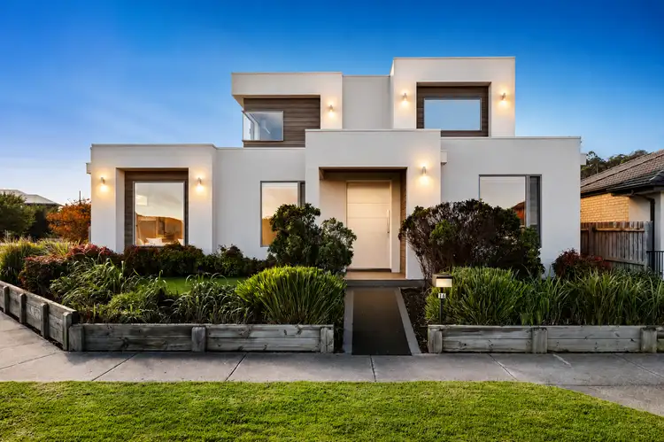 16 Casey Boulevard