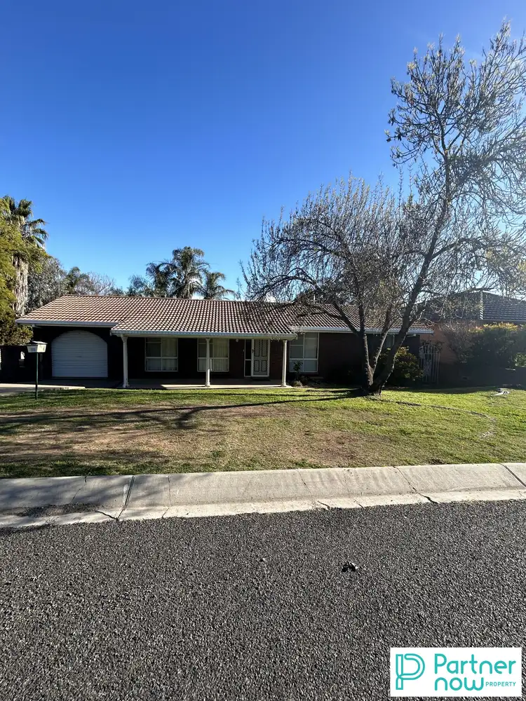 15 Brolga Way