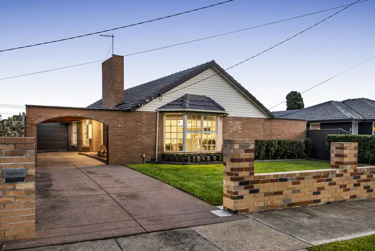 9 Somerlayton Crescent
