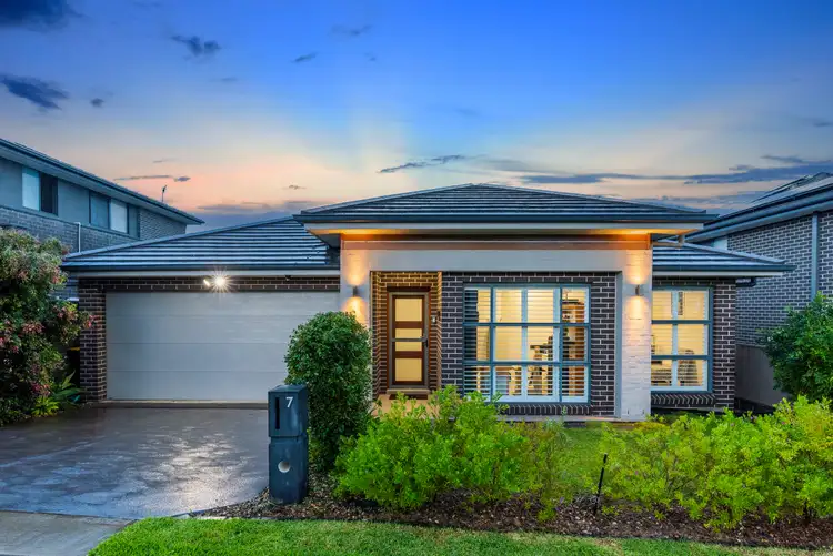 7 Lumsden Avenue