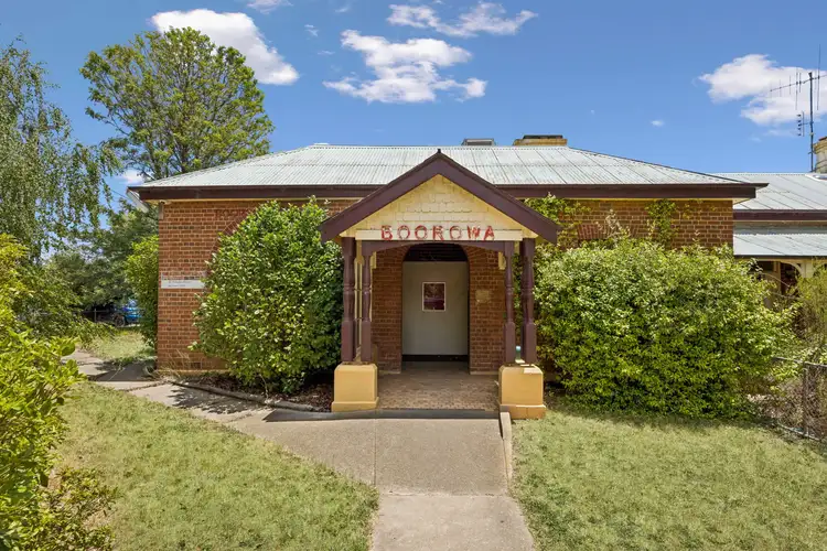 42 Marsden St