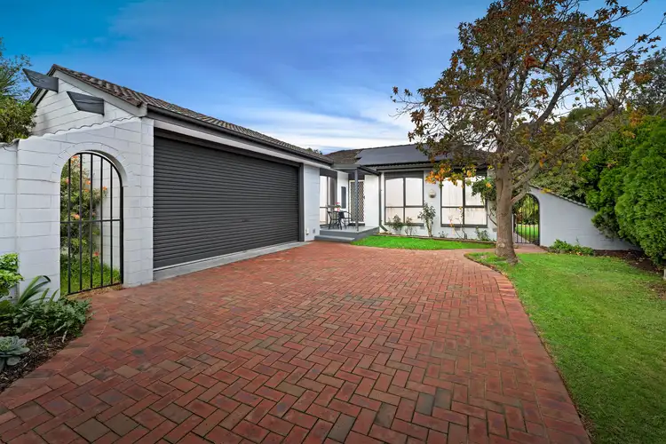 17 Streeton Circuit