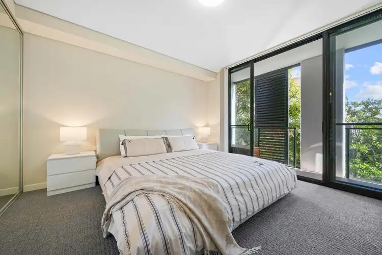 40-44 Edgeworth David Avenue