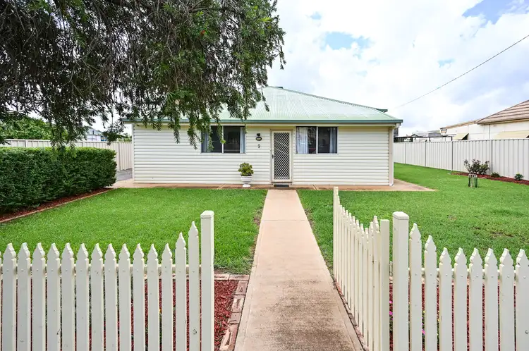 9 Hebden Street, Yoogali NSW 2680