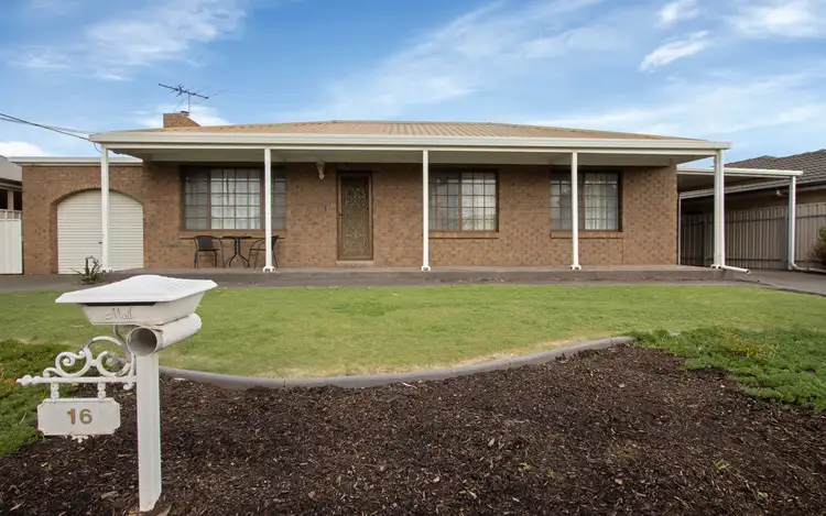 16 Fortrose Avenue