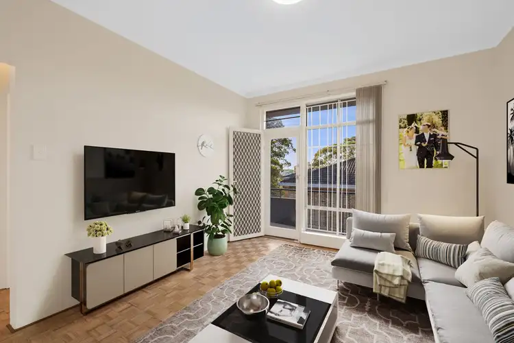 15/9-11 Ocean Street (North side)
