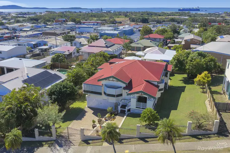 206 Goondoon Street
