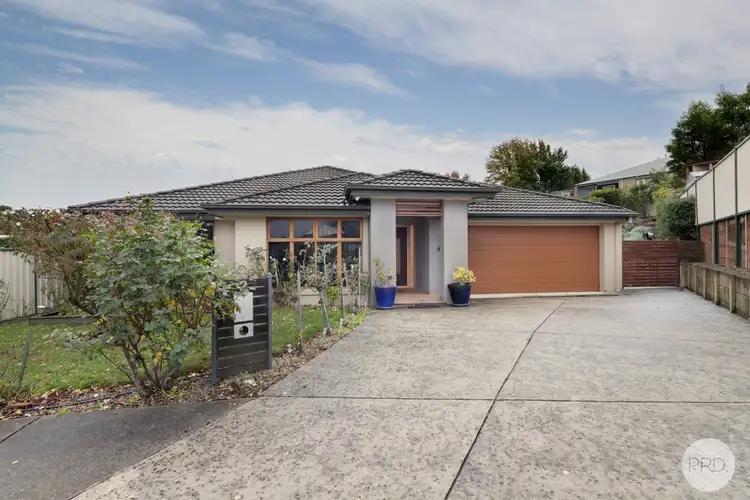 2 Liston Close