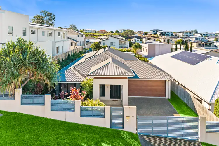 7 Madanie Crescent