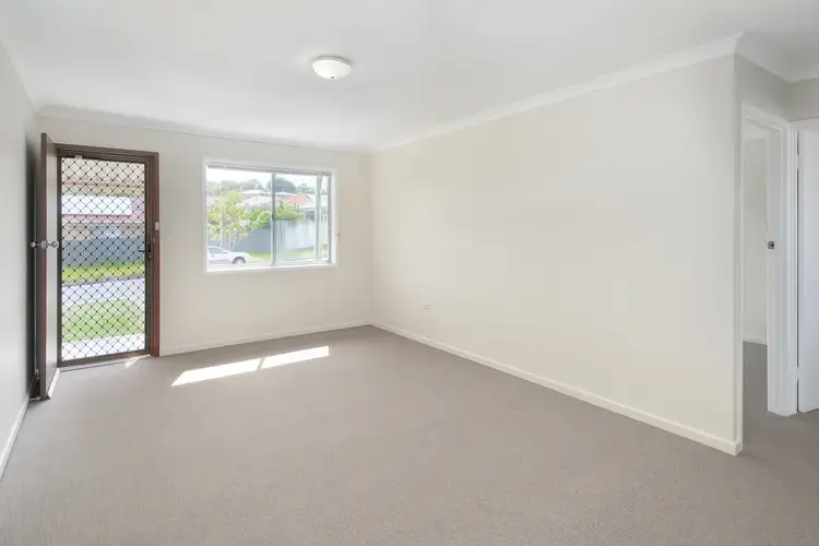 4/15 Strathairlie Square