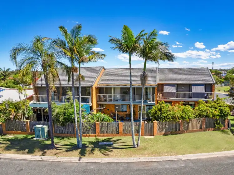 2 Waratah Avenue