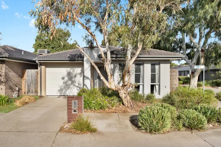 2 Flora Lane