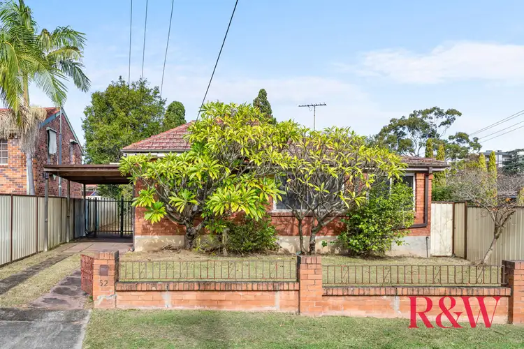 52 Amos Street