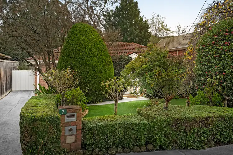 7 Lowan Avenue