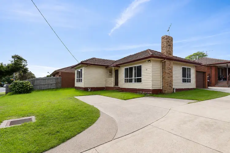 19 Ellt Crescent
