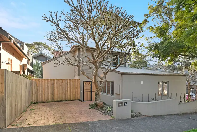 152 View Street
