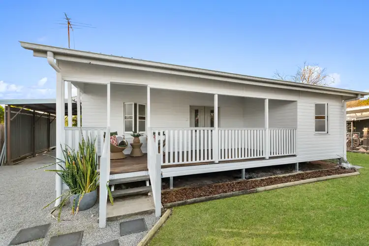 25 Nix Street