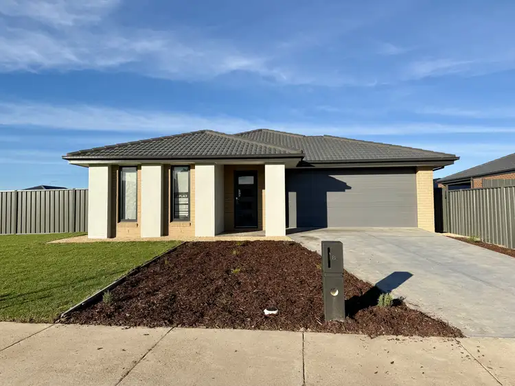 8 Honeyeater Street