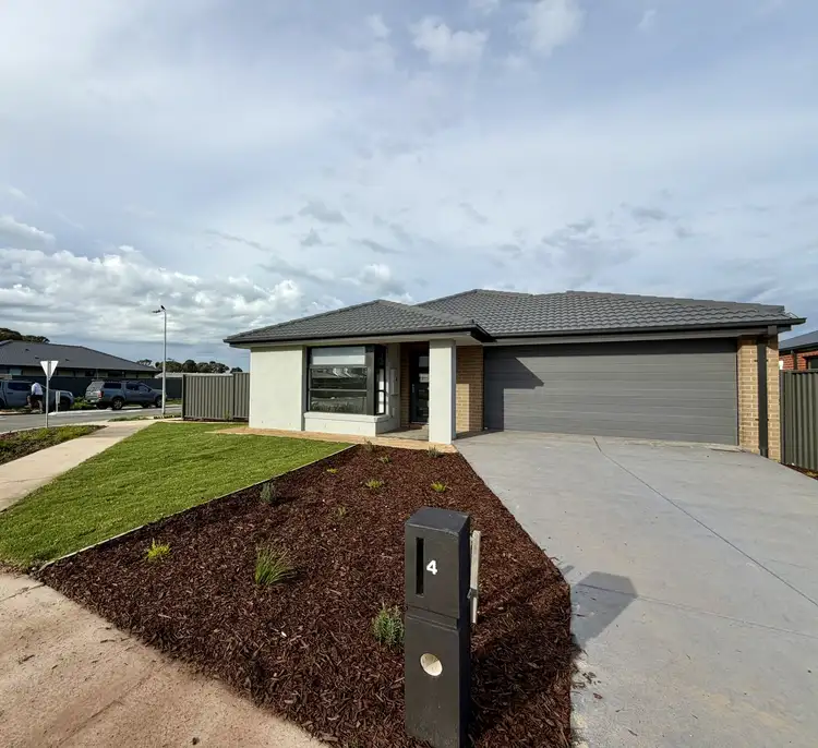 4 Wattle Drive