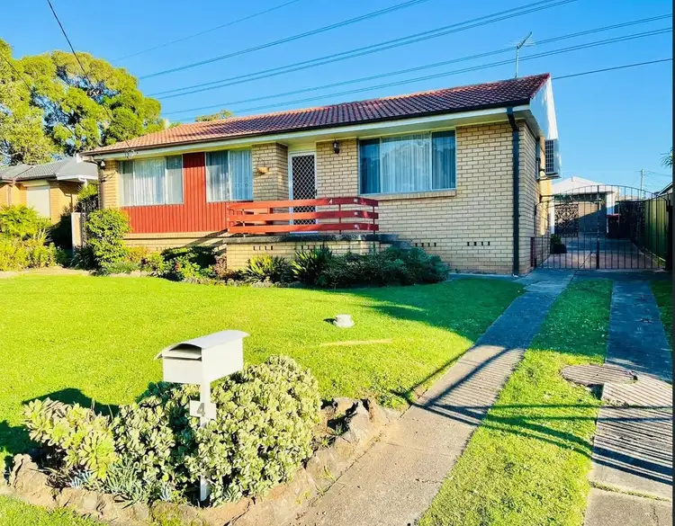 4 Abercrombie Avenue
